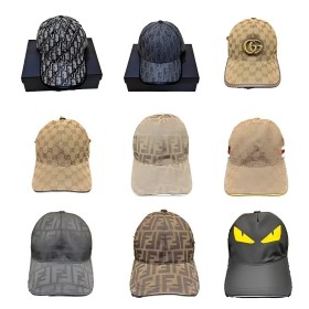Dior, Gucci, sombrero Fendi (estilo 40)